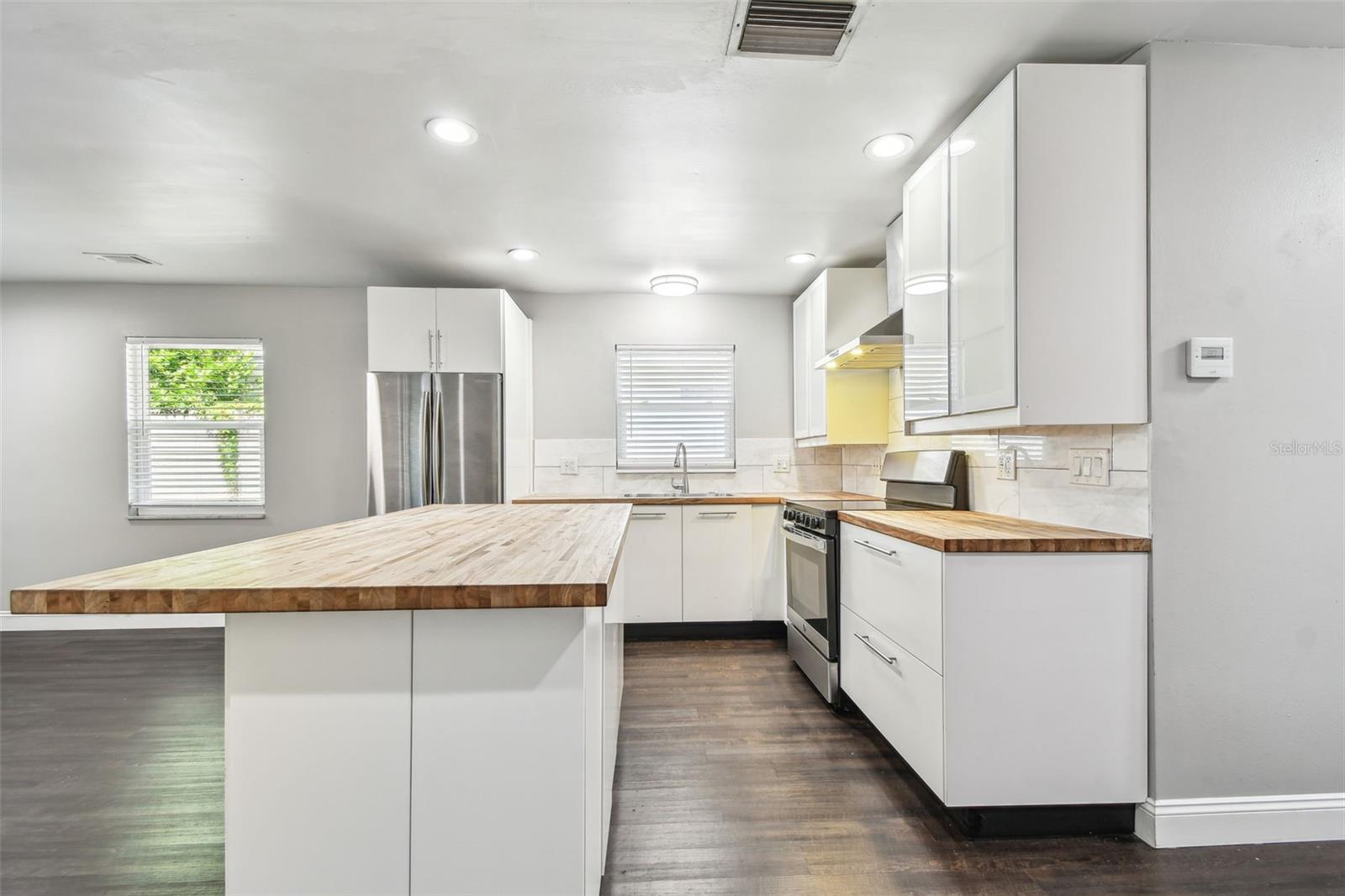 Image 18 of 75 For 483 32nd Avenue N