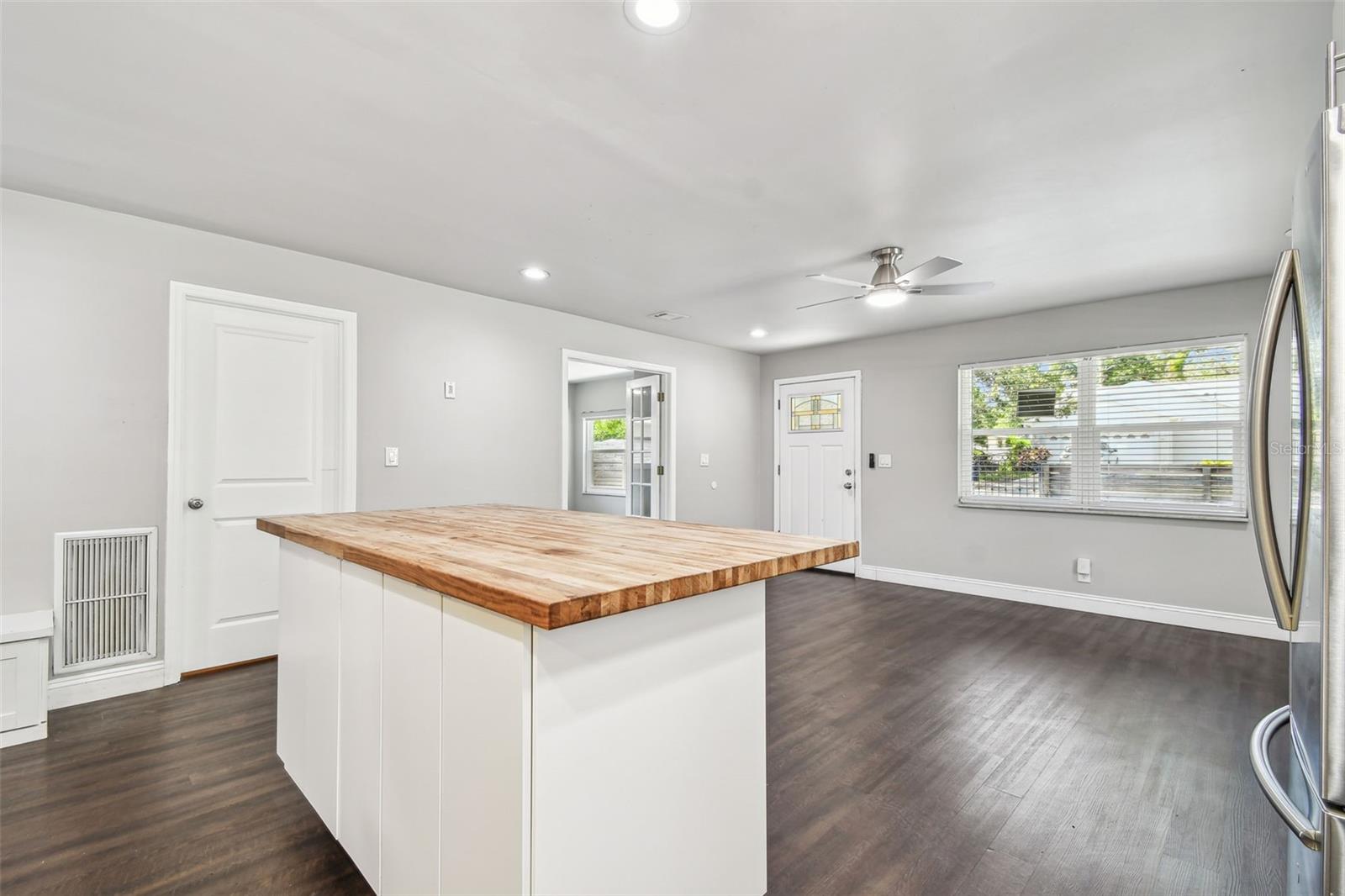Image 20 of 75 For 483 32nd Avenue N