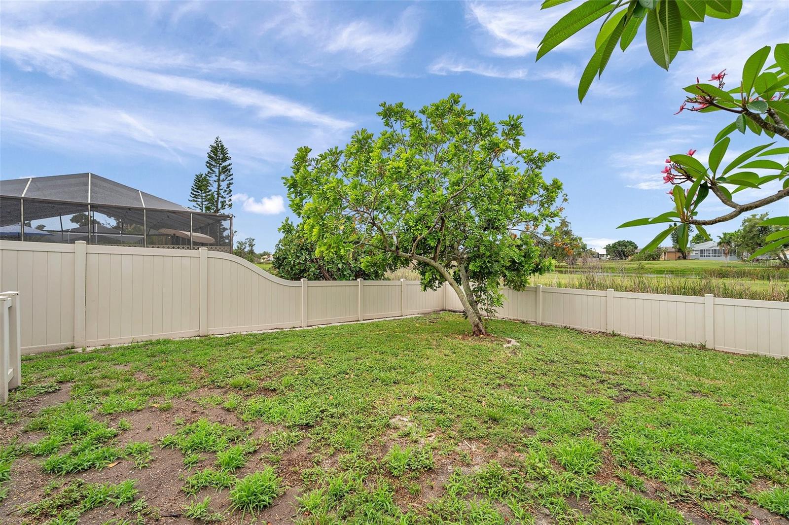 Listing photo id 8 for 734 Flamingo Drive