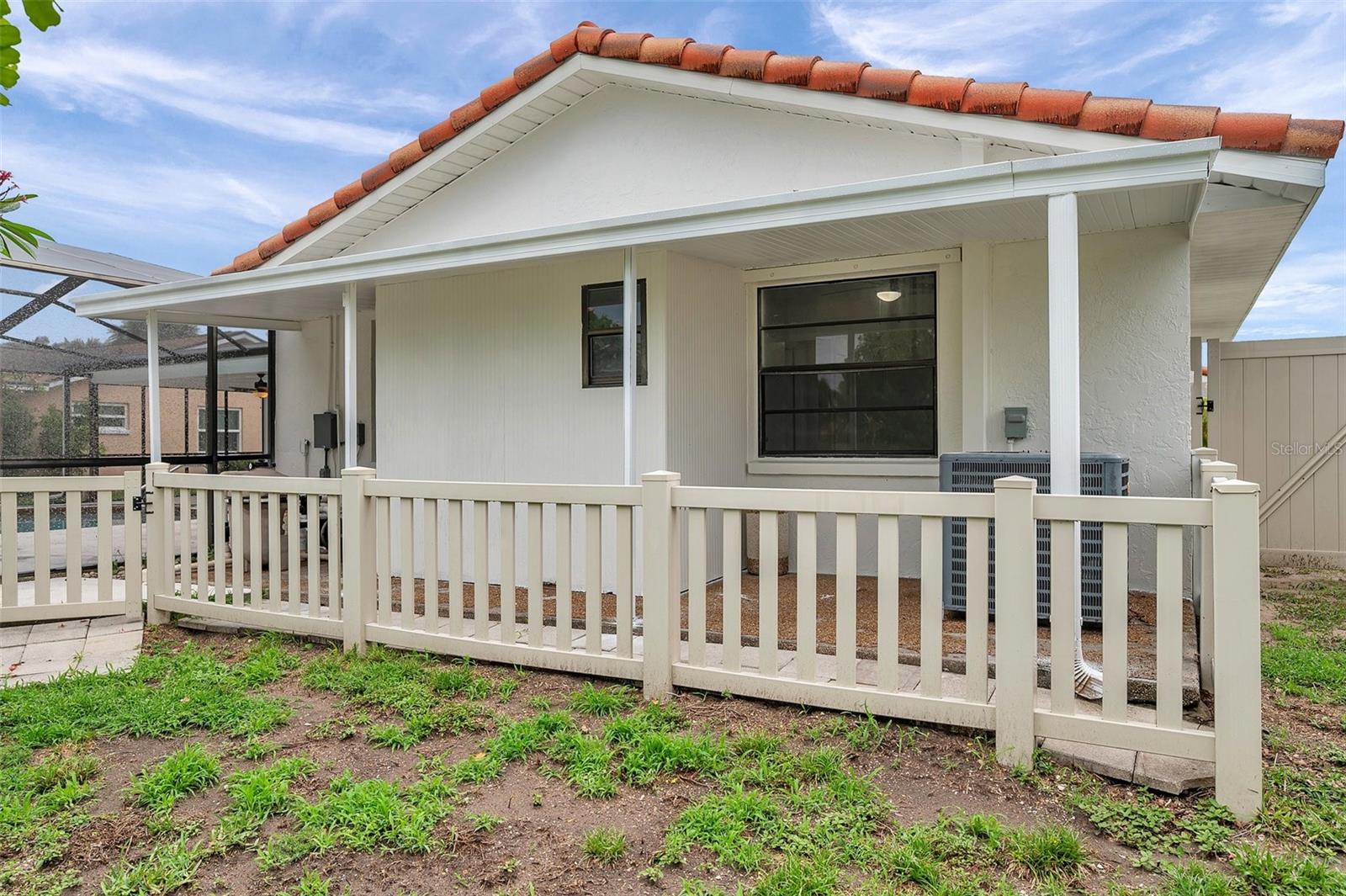 Listing photo id 10 for 734 Flamingo Drive