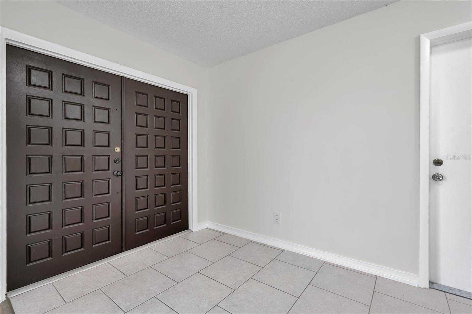 Listing photo id 12 for 734 Flamingo Drive