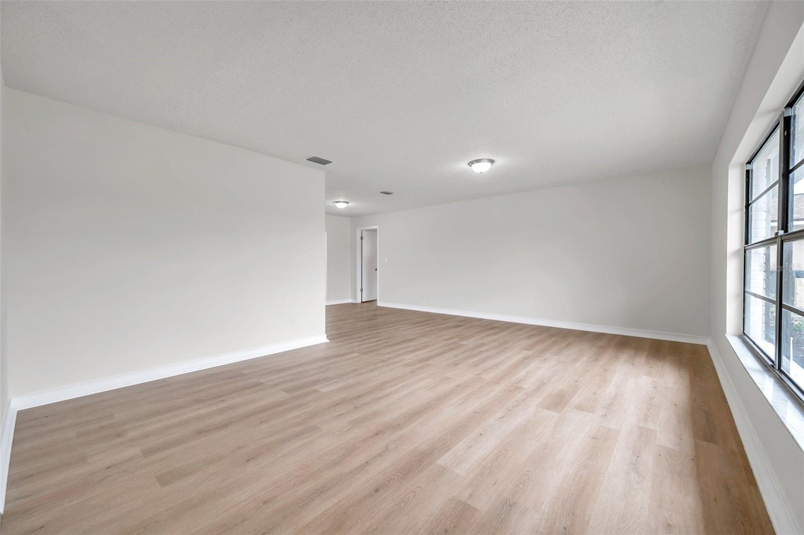 Listing photo id 13 for 734 Flamingo Drive