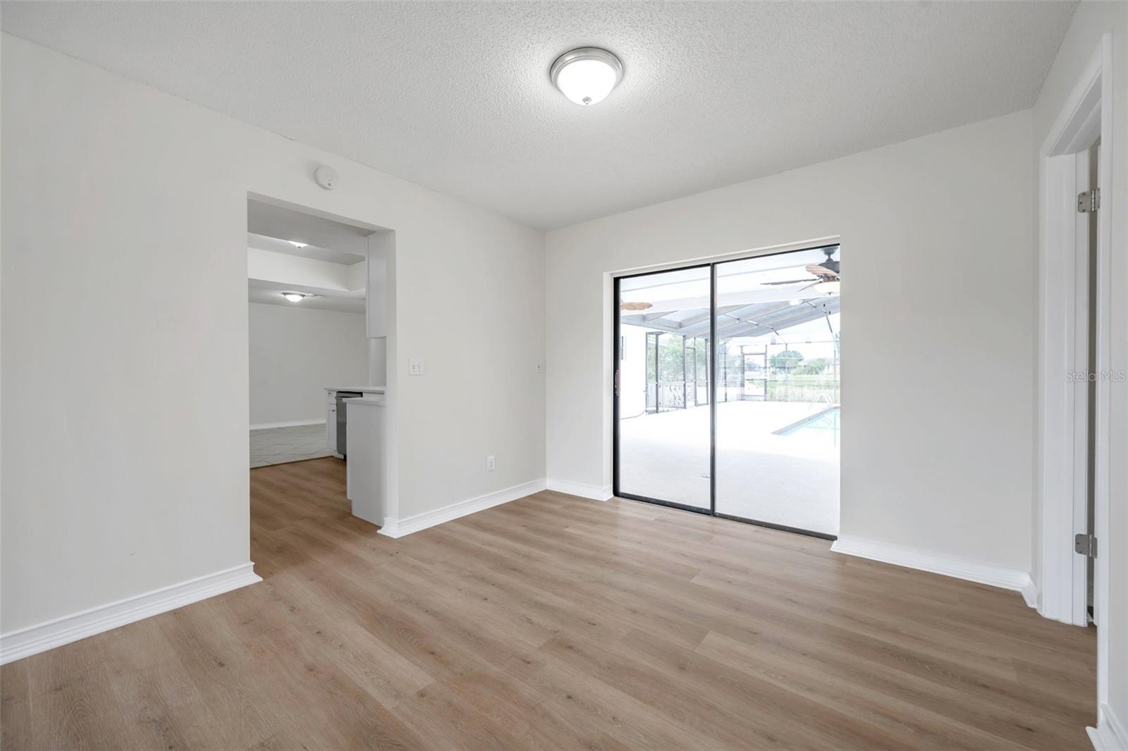 Listing photo id 18 for 734 Flamingo Drive