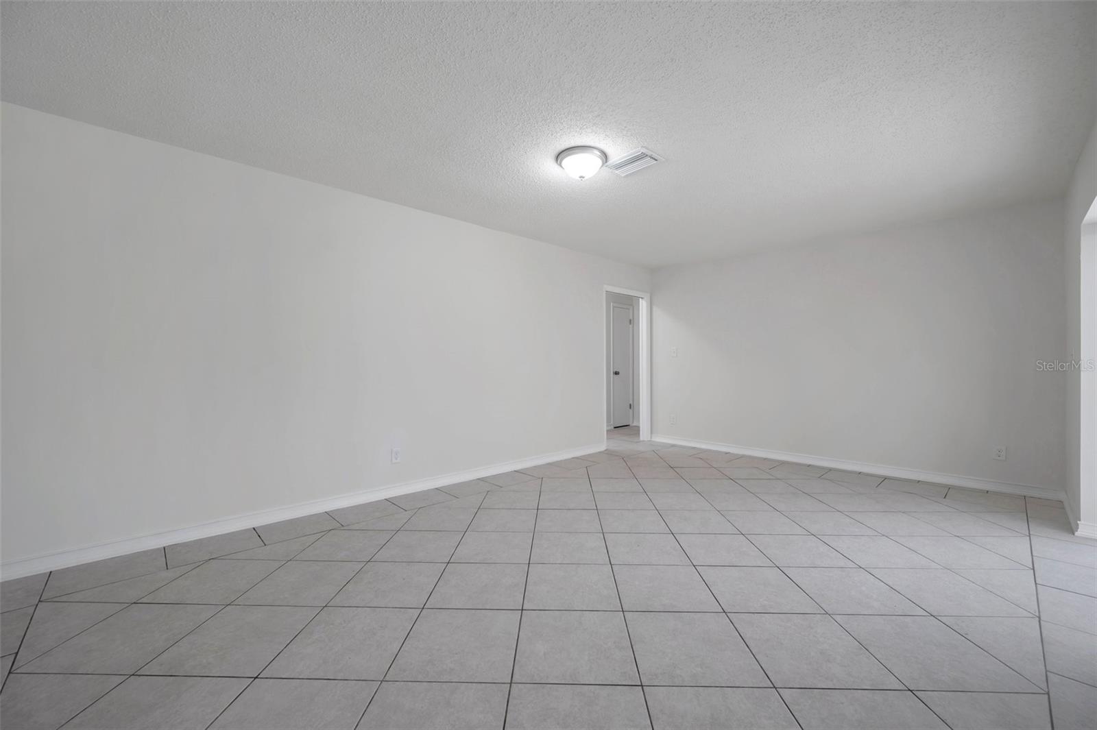Listing photo id 20 for 734 Flamingo Drive