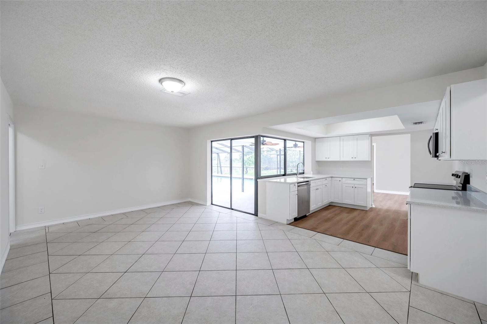 Listing photo id 21 for 734 Flamingo Drive