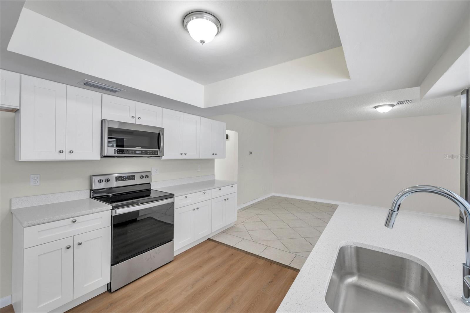 Listing photo id 27 for 734 Flamingo Drive