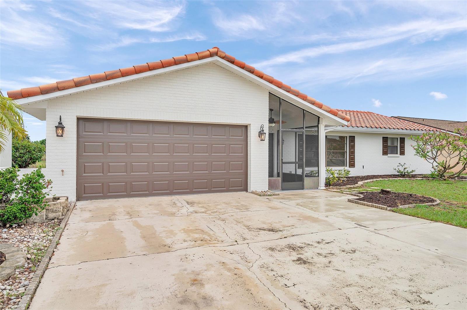 Listing photo id 1 for 734 Flamingo Drive