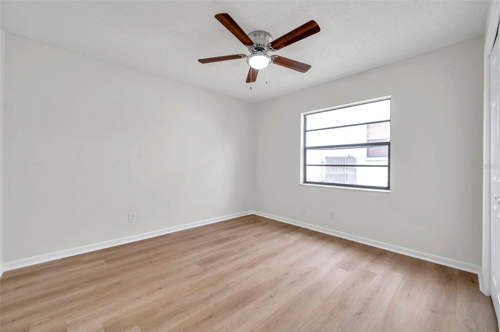 Listing photo id 29 for 734 Flamingo Drive