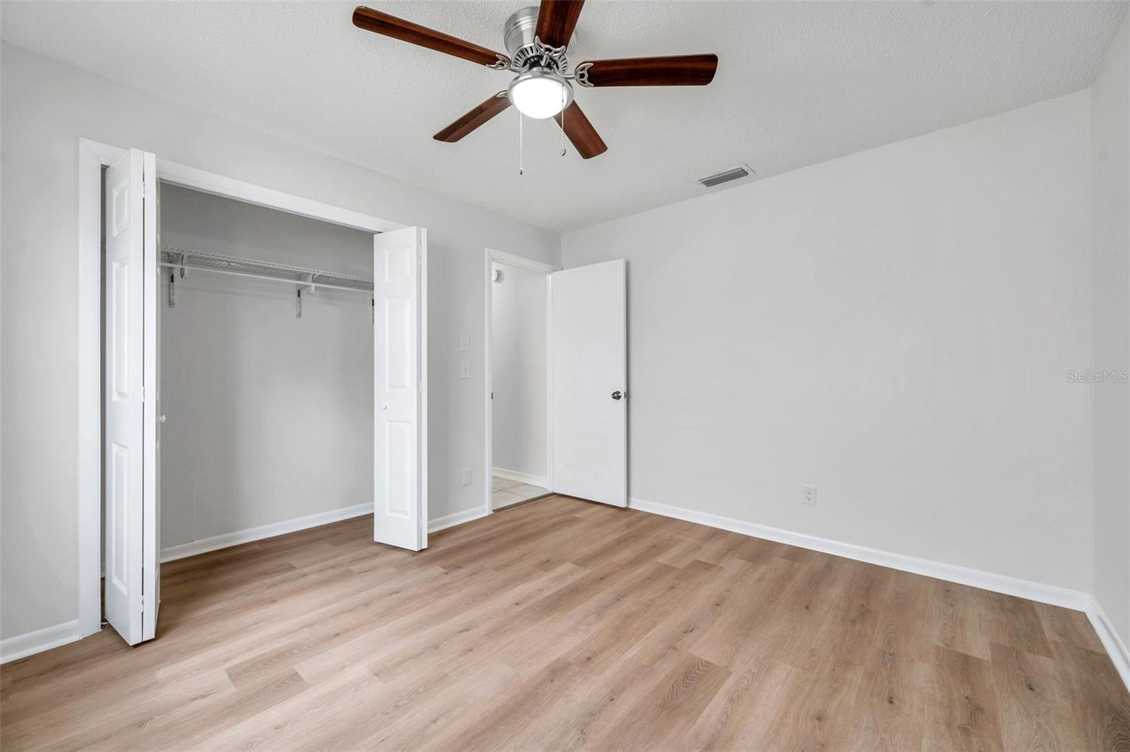 Listing photo id 31 for 734 Flamingo Drive