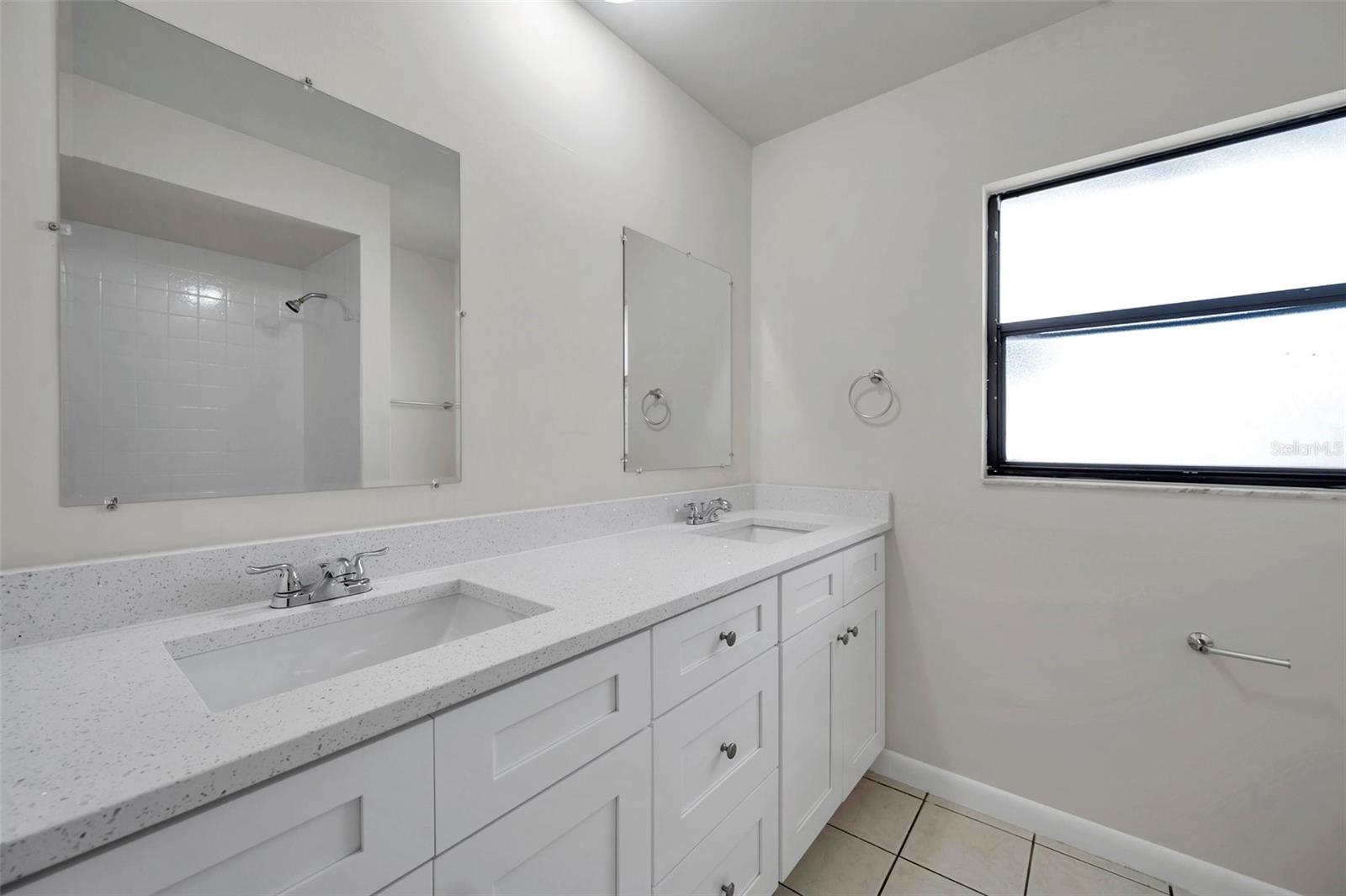 Listing photo id 32 for 734 Flamingo Drive