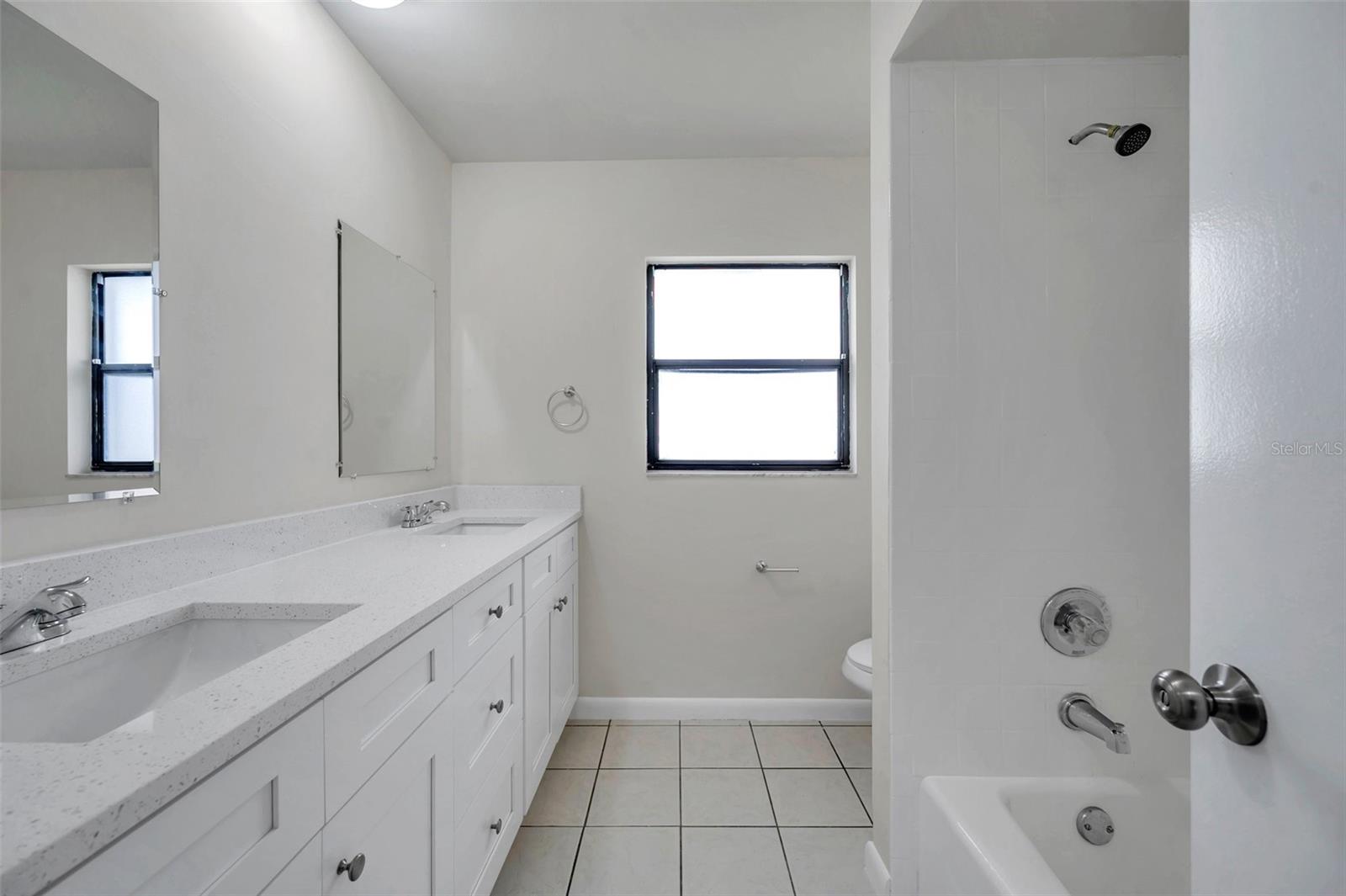 Listing photo id 33 for 734 Flamingo Drive
