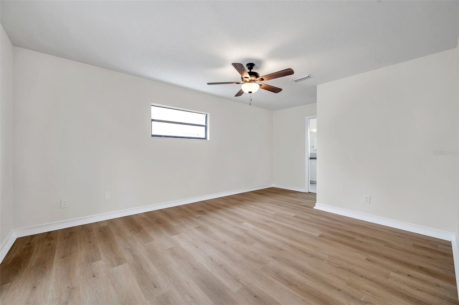Listing photo id 38 for 734 Flamingo Drive