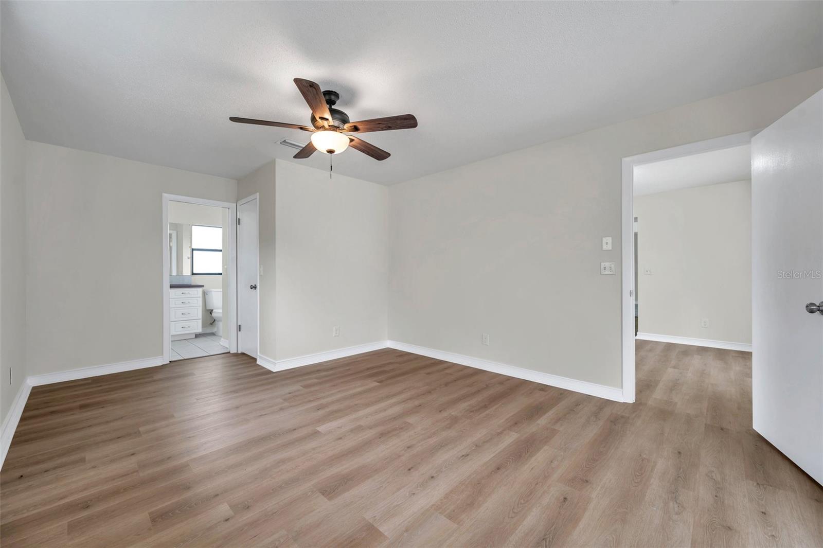 Listing photo id 39 for 734 Flamingo Drive