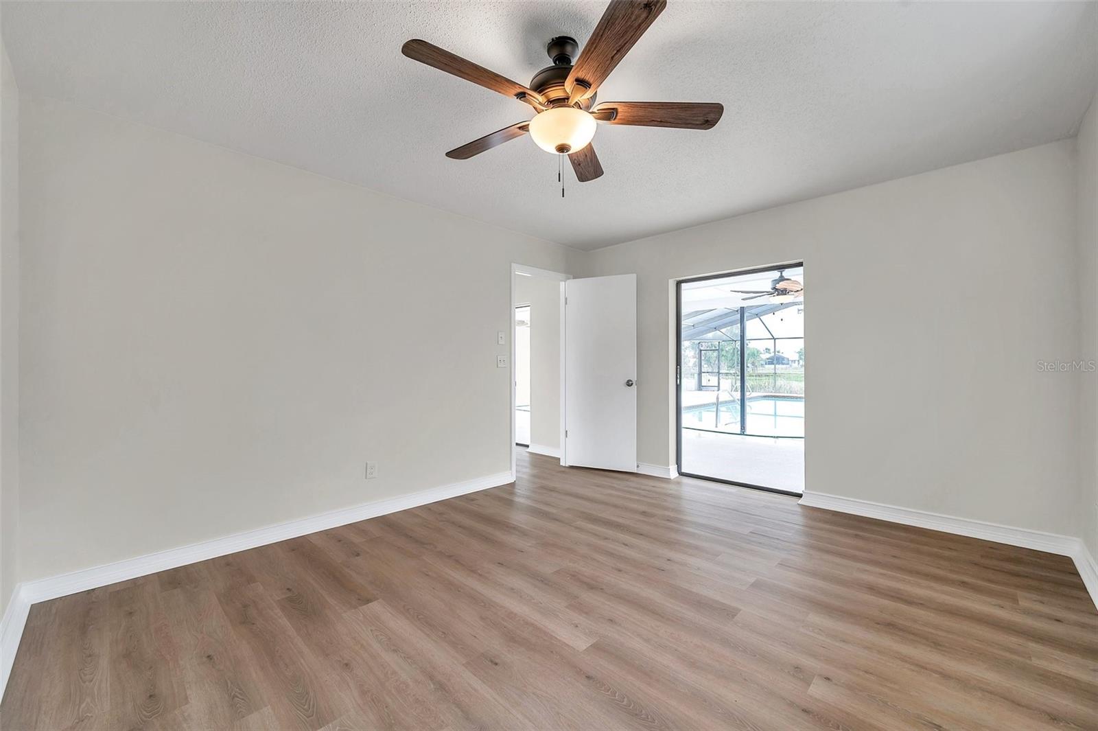 Listing photo id 40 for 734 Flamingo Drive