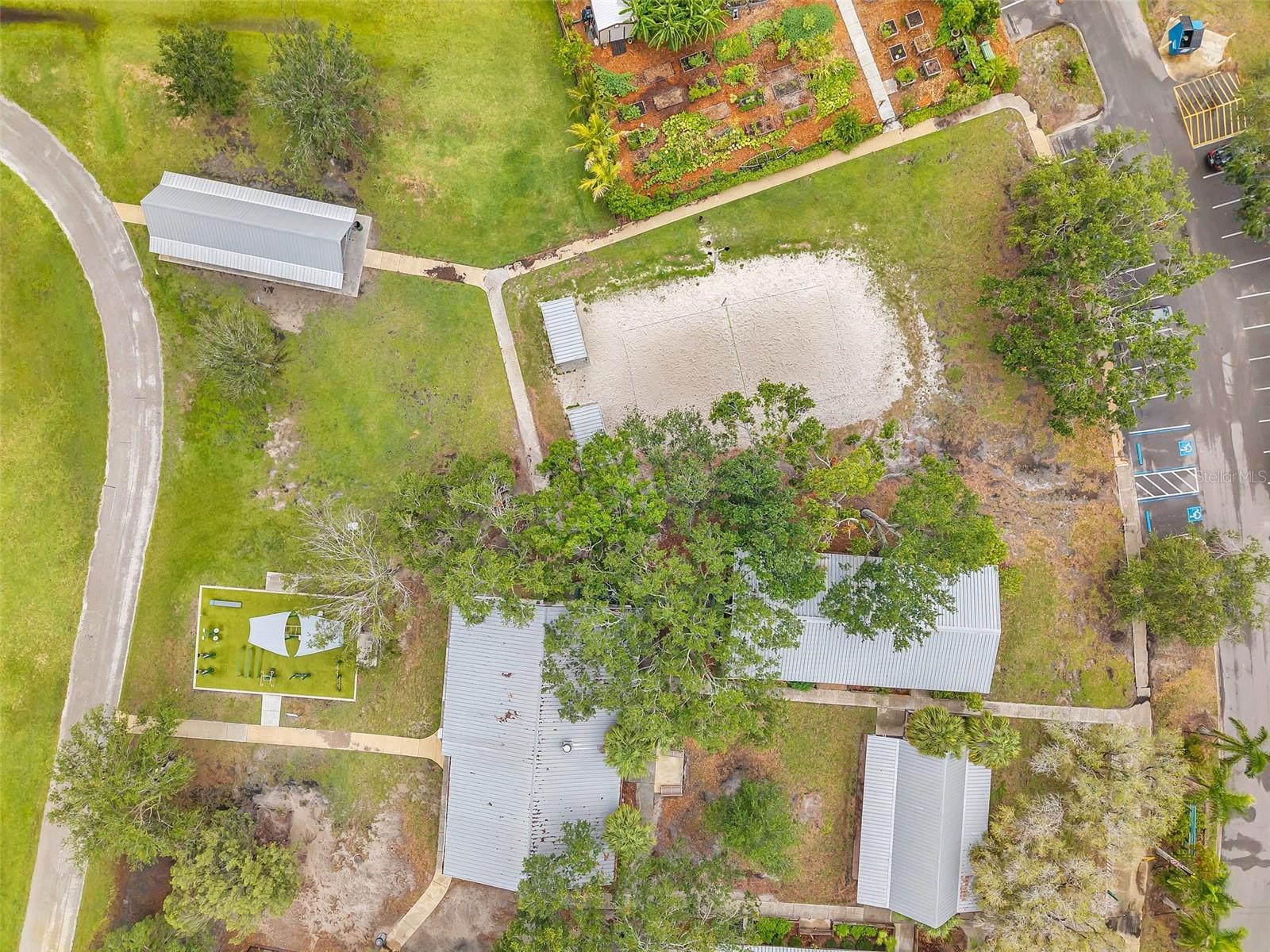 Listing photo id 49 for 734 Flamingo Drive