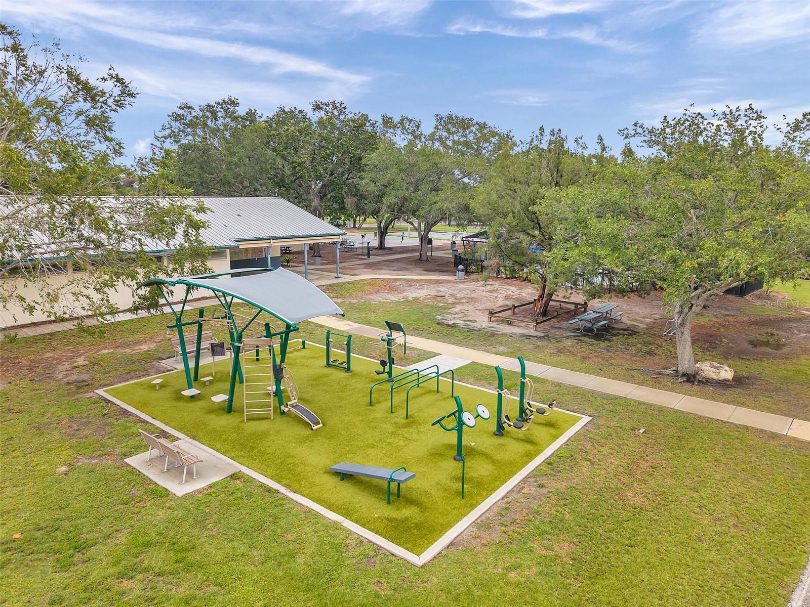 Listing photo id 50 for 734 Flamingo Drive