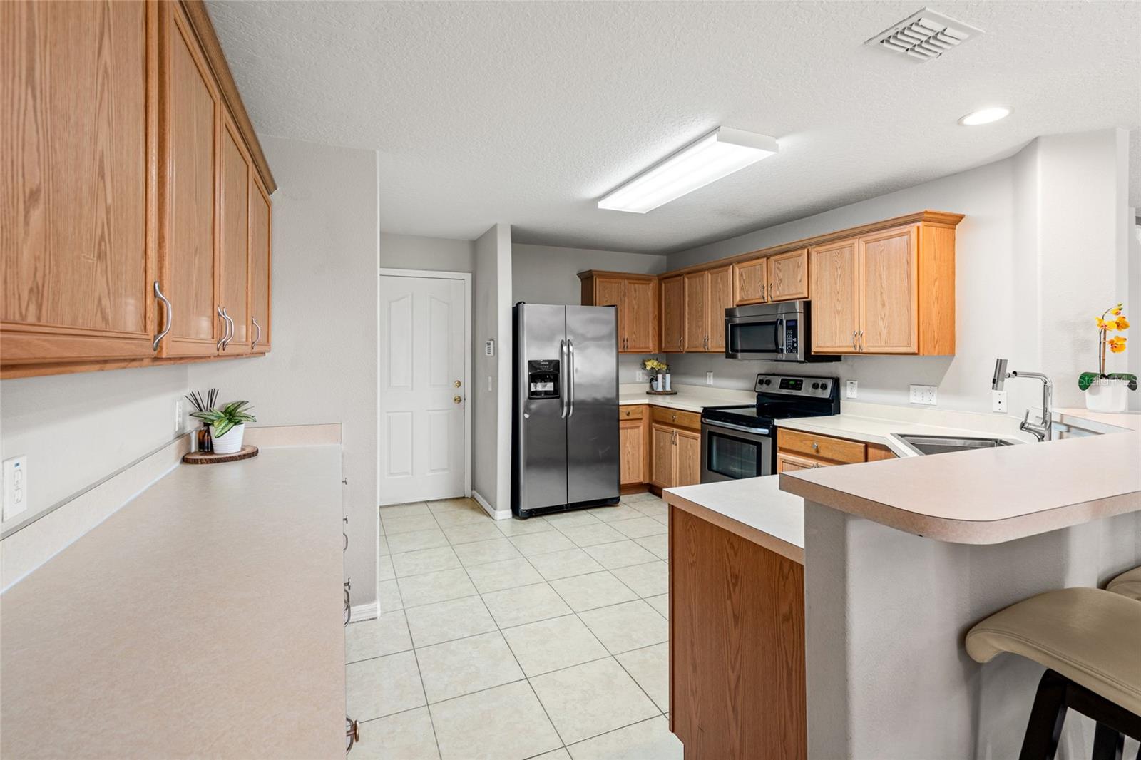 Image 10 of 44 For 17509 Queensland Street