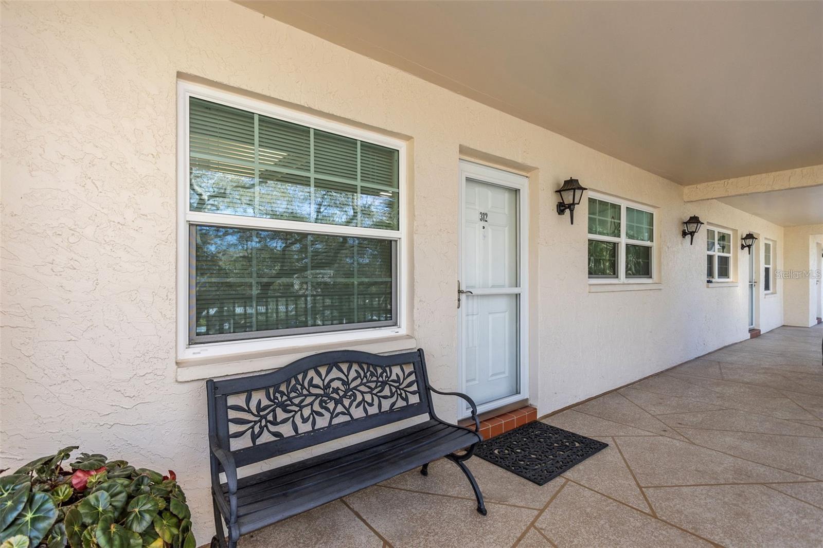 Image 2 of 37 For 940 Virginia Street 303