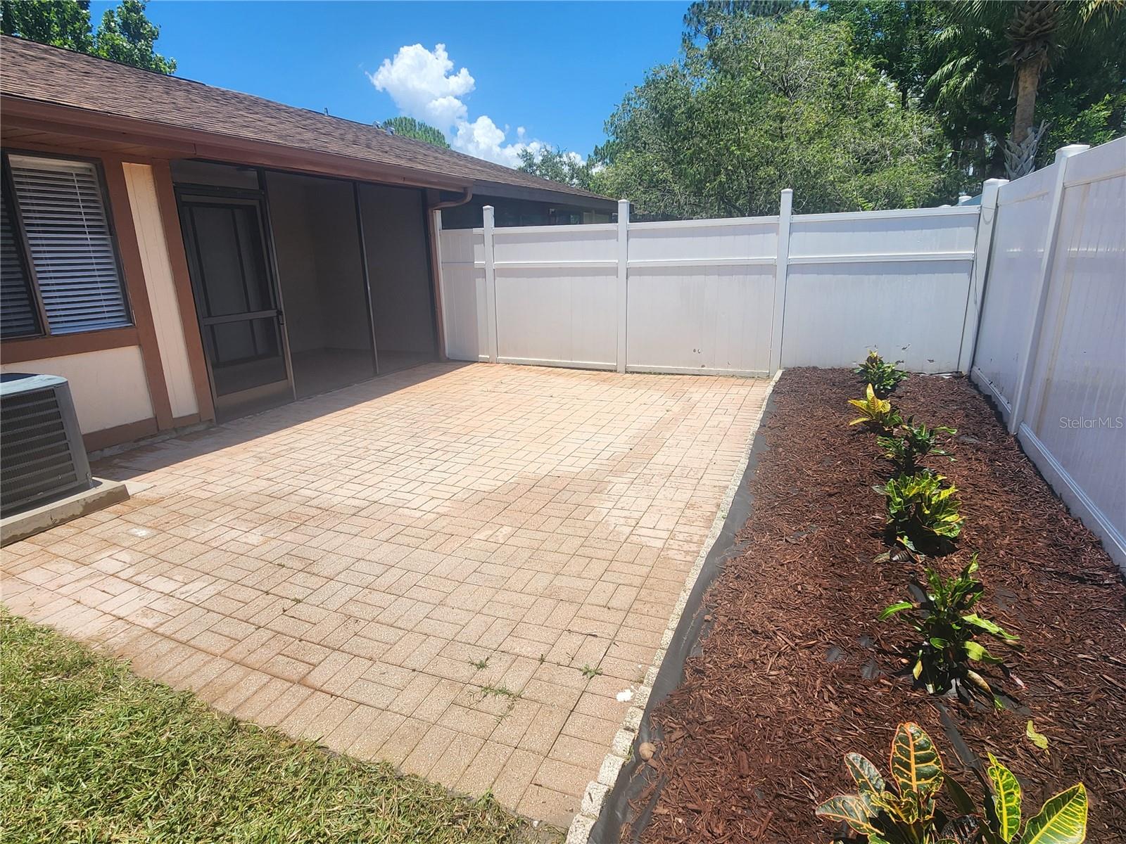 Image 21 of 32 For 209 Corkwood Ln