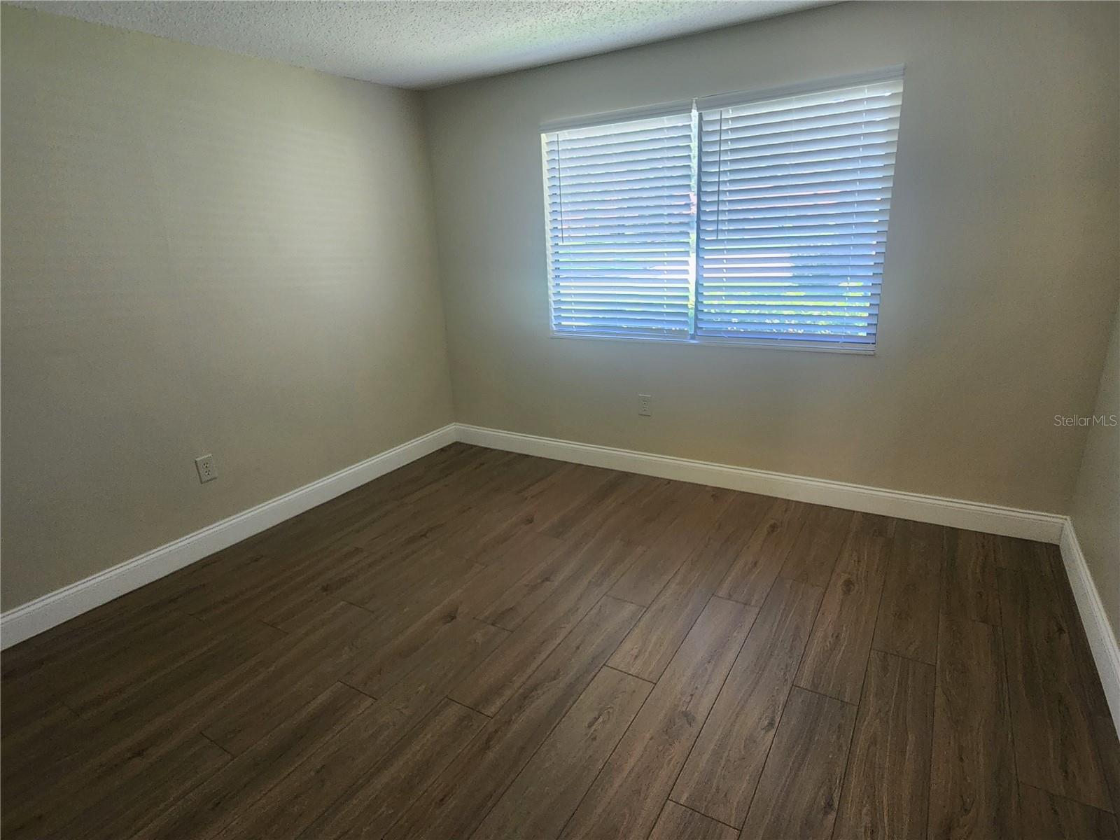 Image 3 of 32 For 209 Corkwood Ln