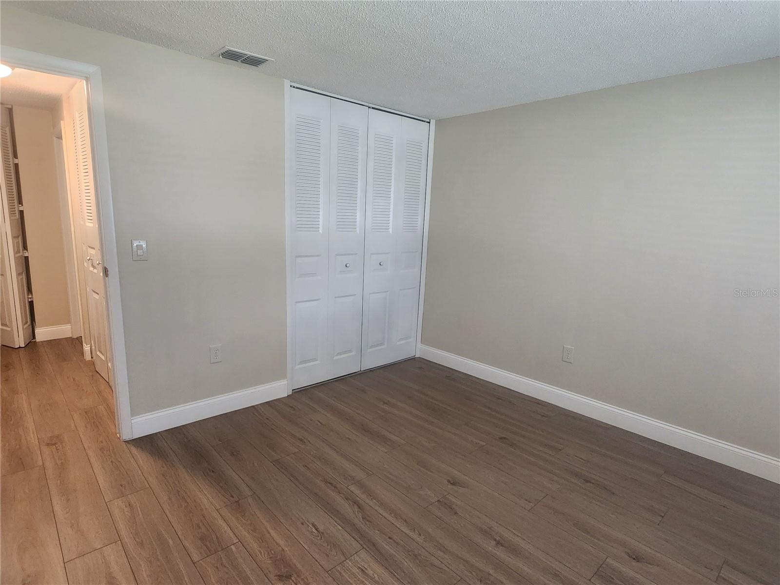 Image 4 of 32 For 209 Corkwood Ln