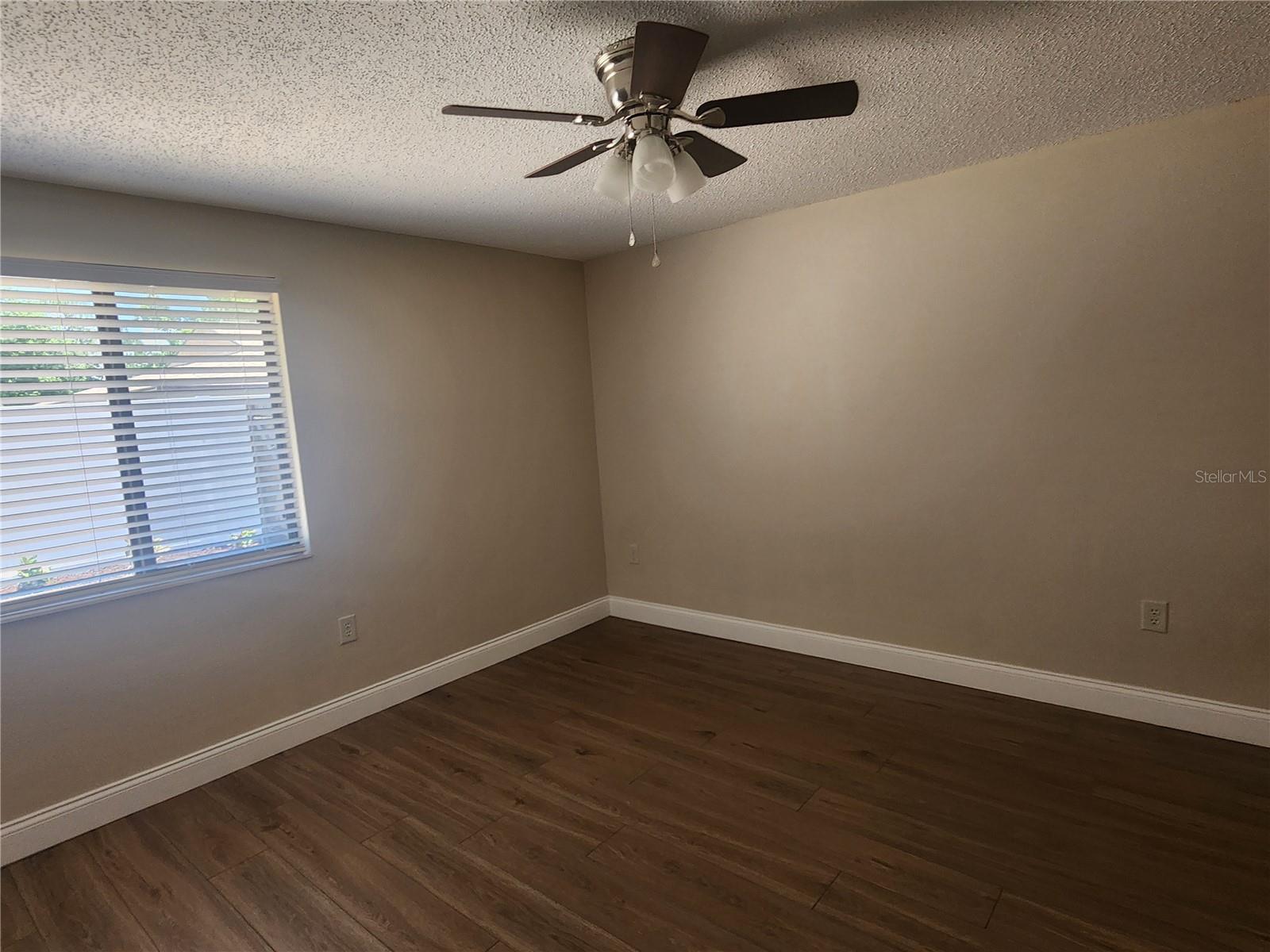 Image 5 of 32 For 209 Corkwood Ln