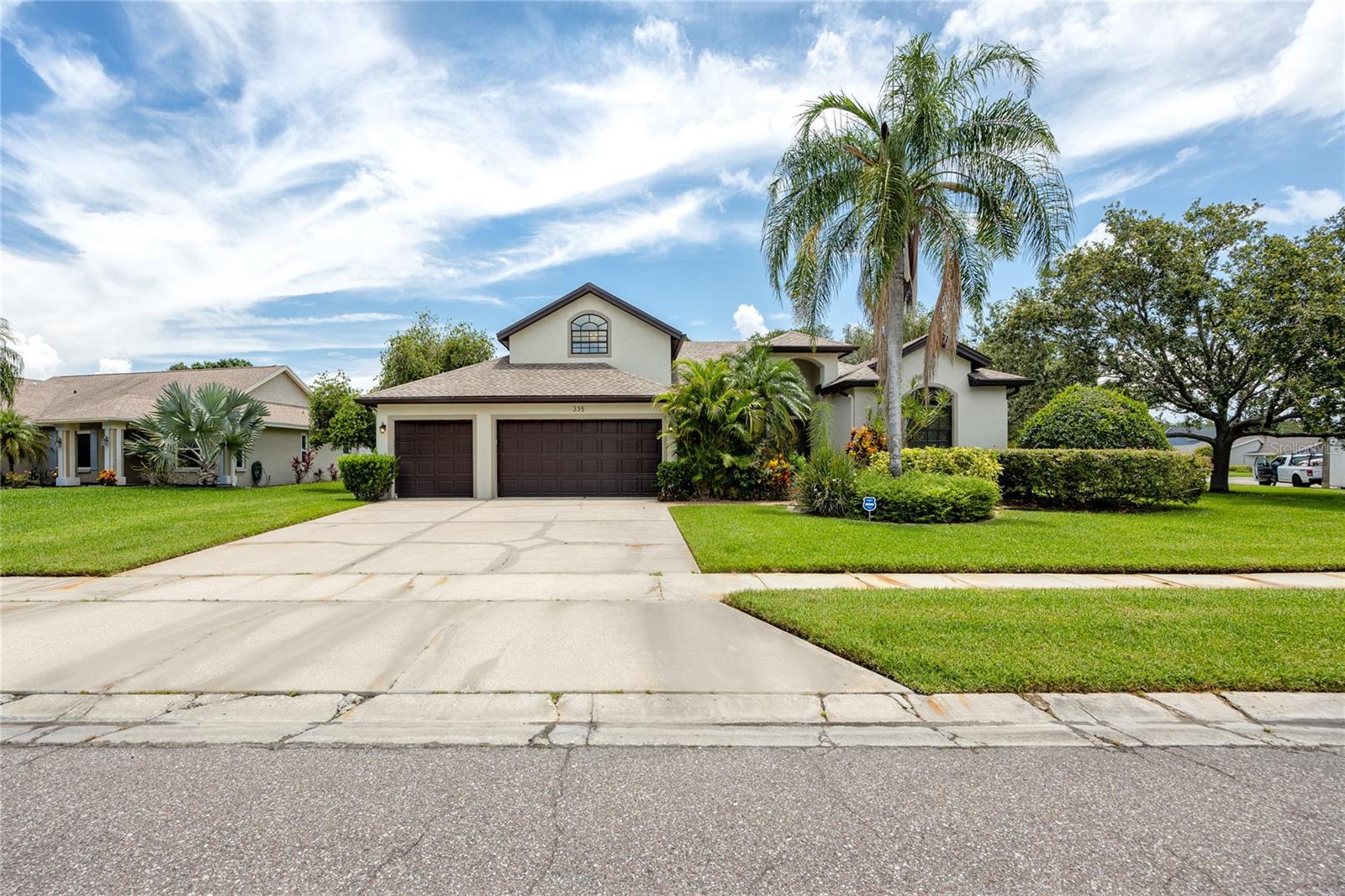 Image 16 of 89 For 335 Palmdale Drive