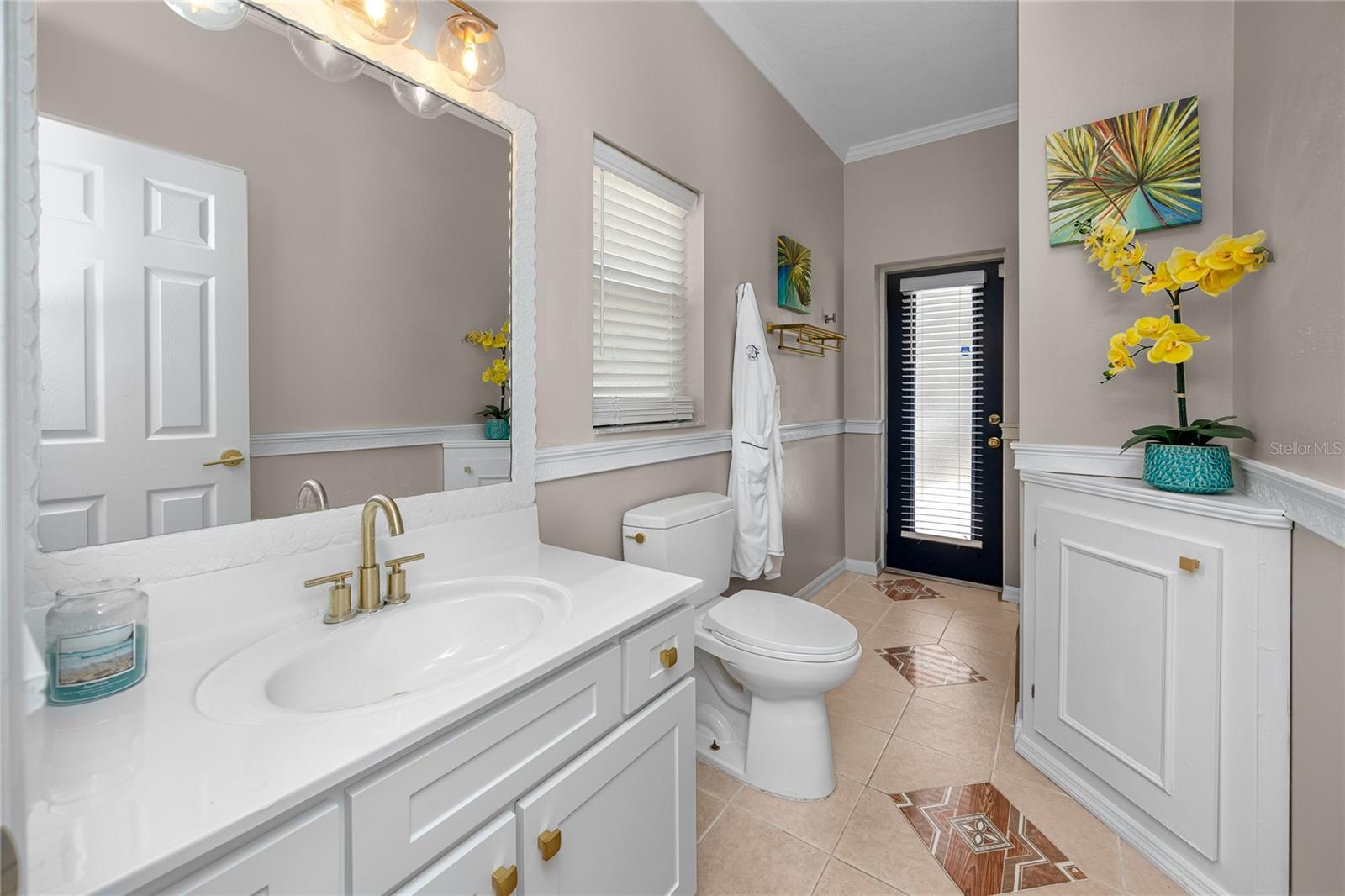 Image 38 of 89 For 335 Palmdale Drive