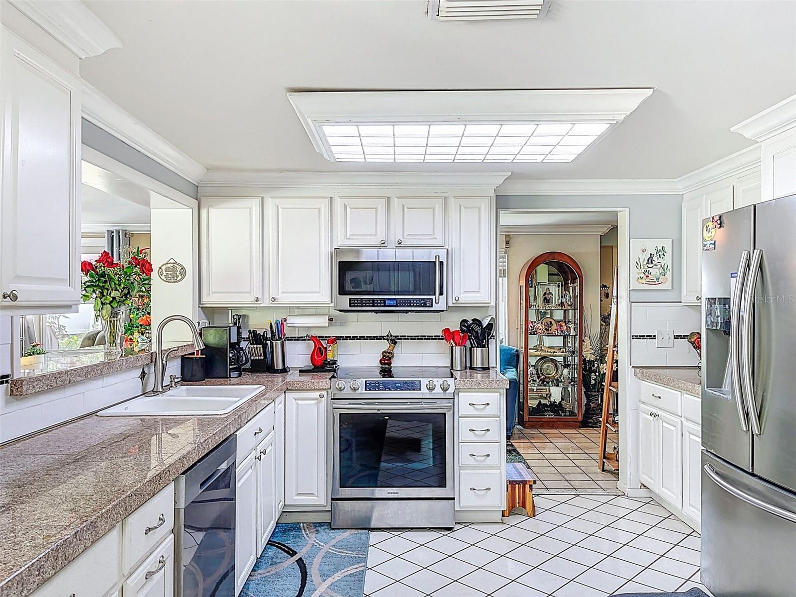 Image 21 of 63 For 7111 Lawnview Ct