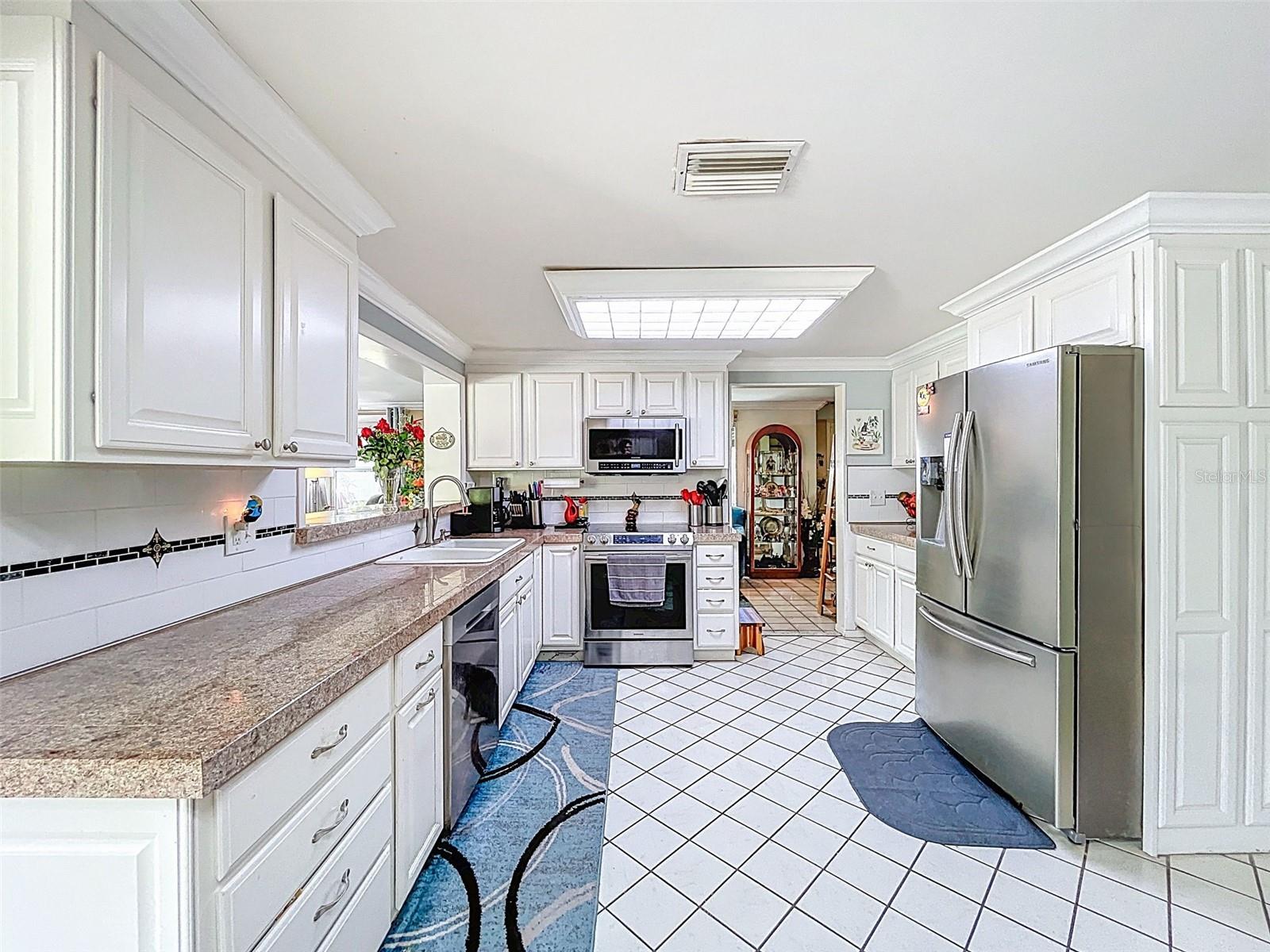 Image 3 of 63 For 7111 Lawnview Ct