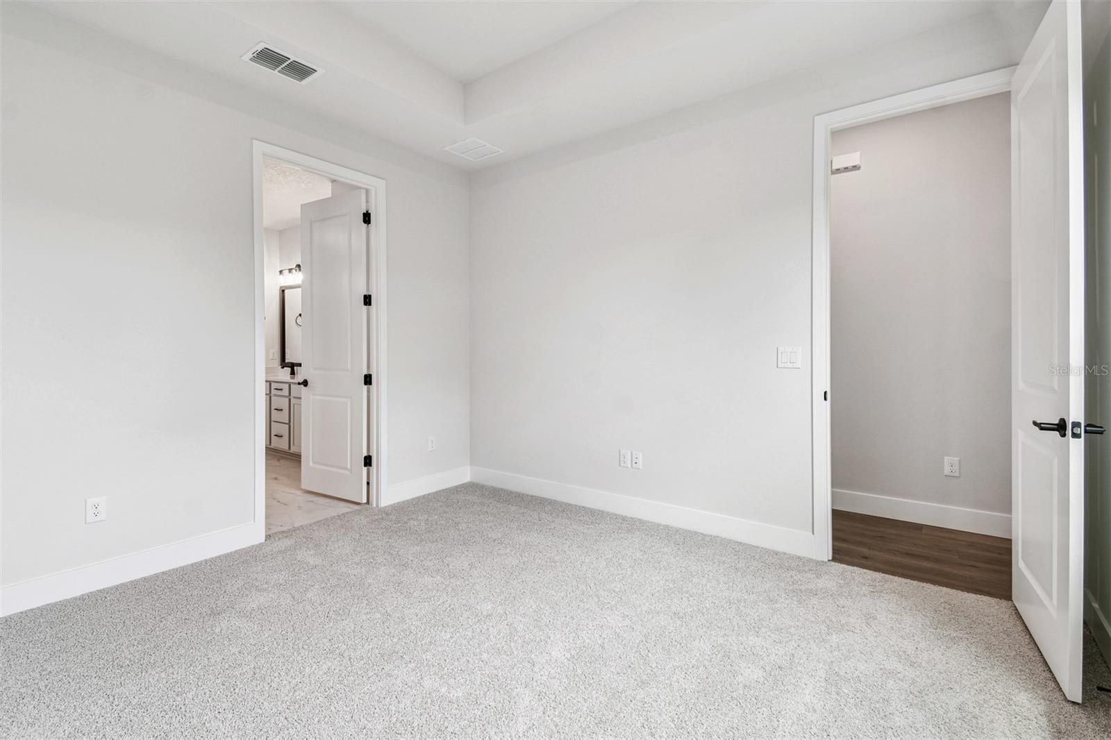 Image 19 of 42 For 10648 Crescent Creek Crossing