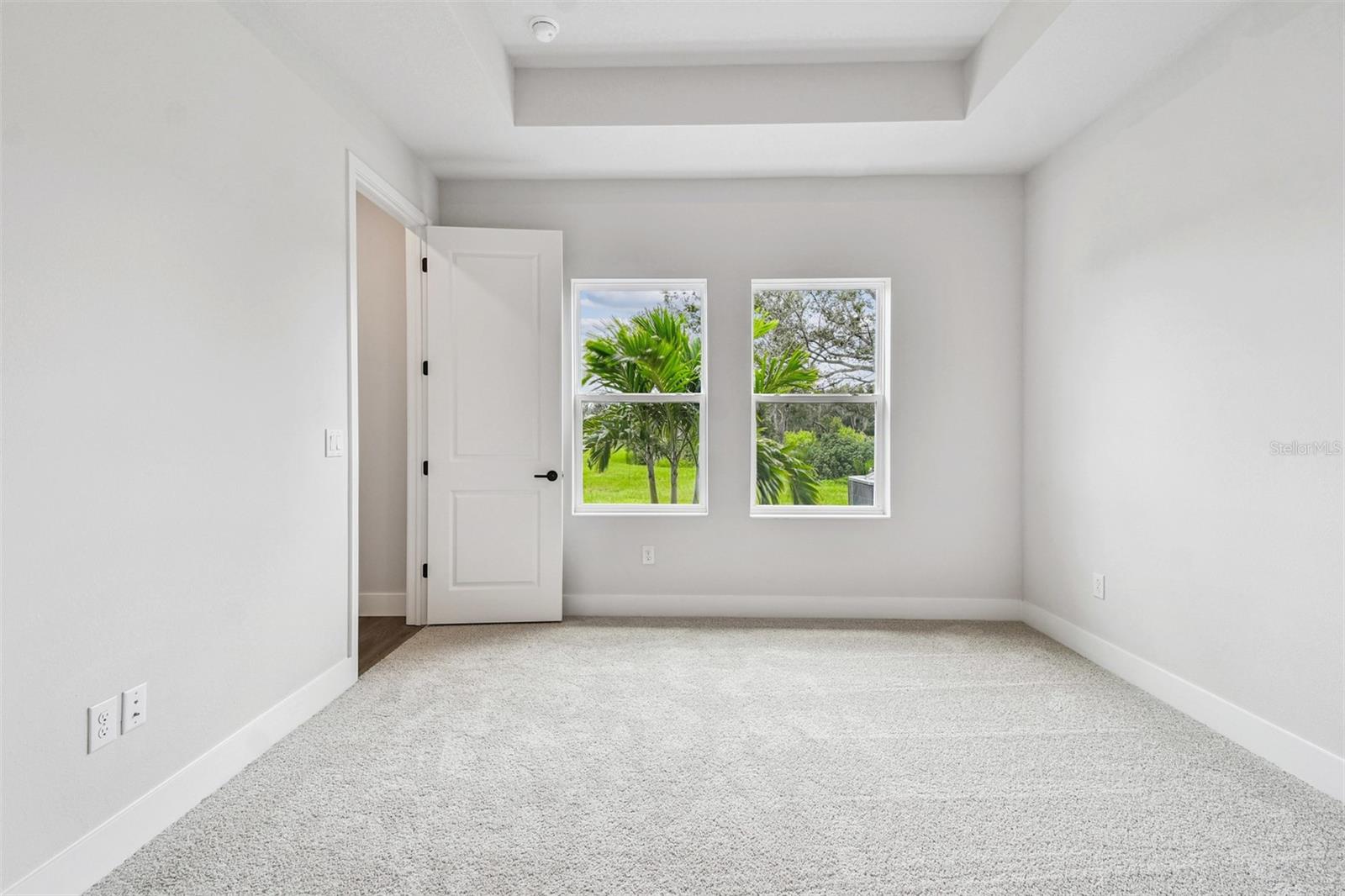 Image 20 of 42 For 10648 Crescent Creek Crossing