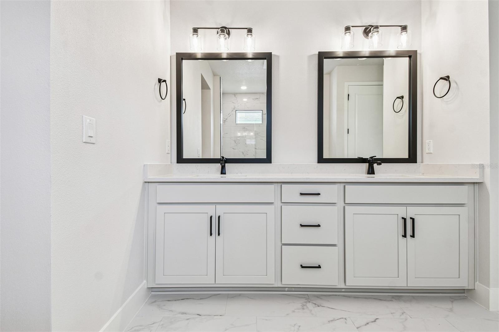 Image 22 of 42 For 10648 Crescent Creek Crossing