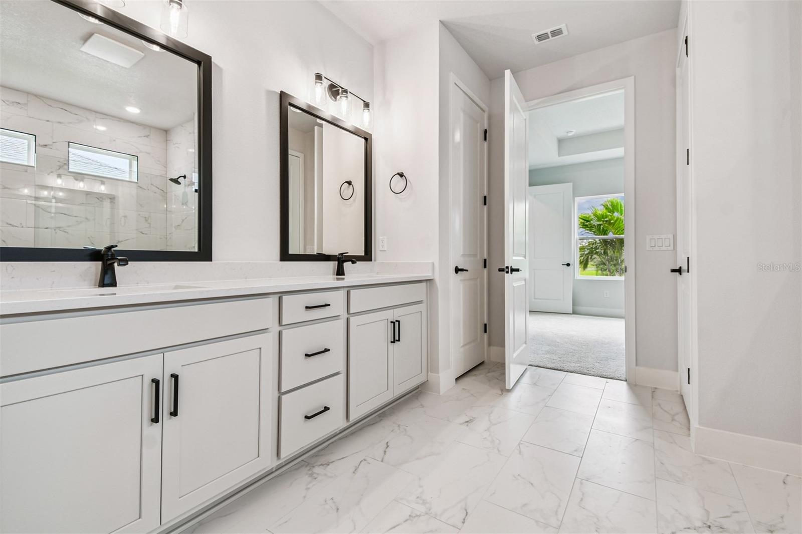 Image 23 of 42 For 10648 Crescent Creek Crossing