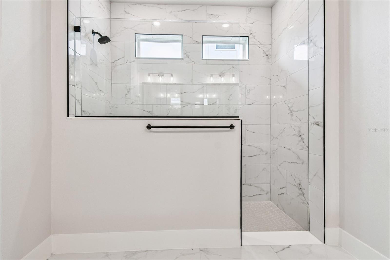 Image 24 of 42 For 10648 Crescent Creek Crossing