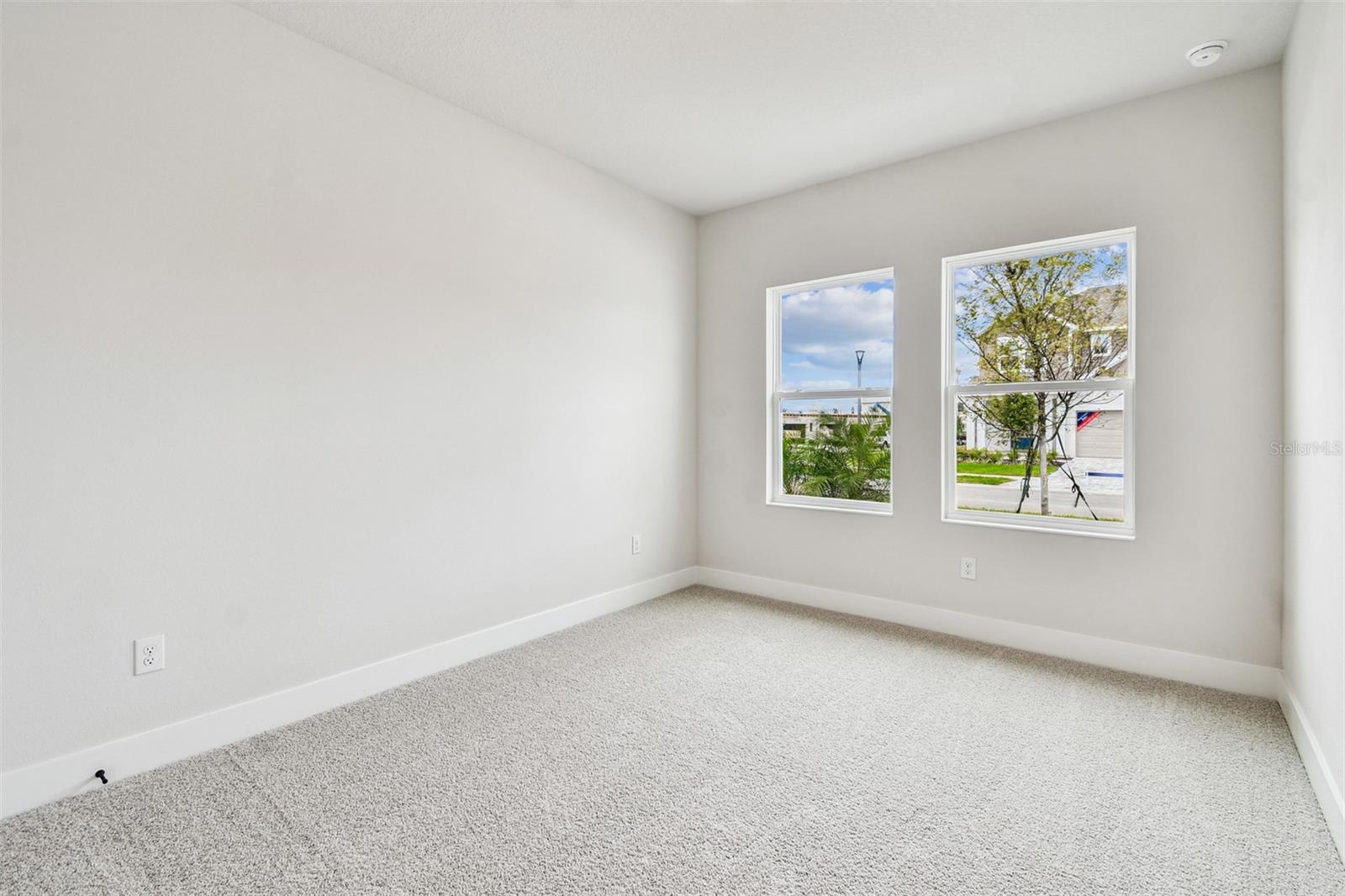 Image 25 of 42 For 10648 Crescent Creek Crossing