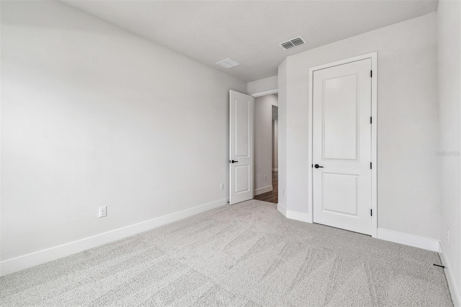 Image 26 of 42 For 10648 Crescent Creek Crossing