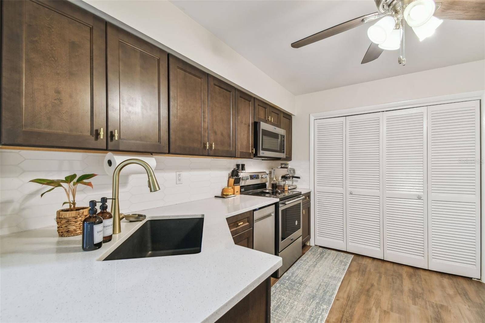 Image 34 of 67 For 4114 Pinelake Lane 202