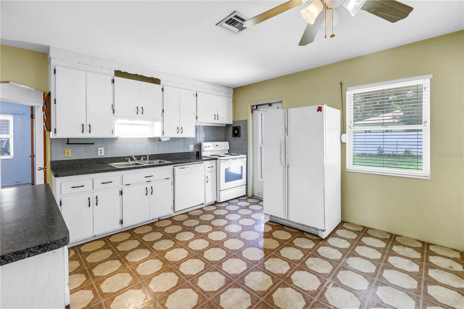 Image 13 of 37 For 2415 York Street N