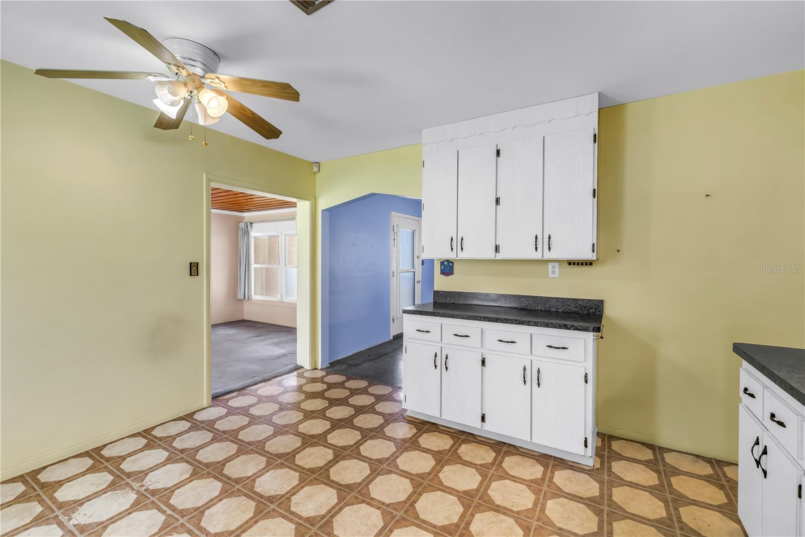 Image 14 of 37 For 2415 York Street N