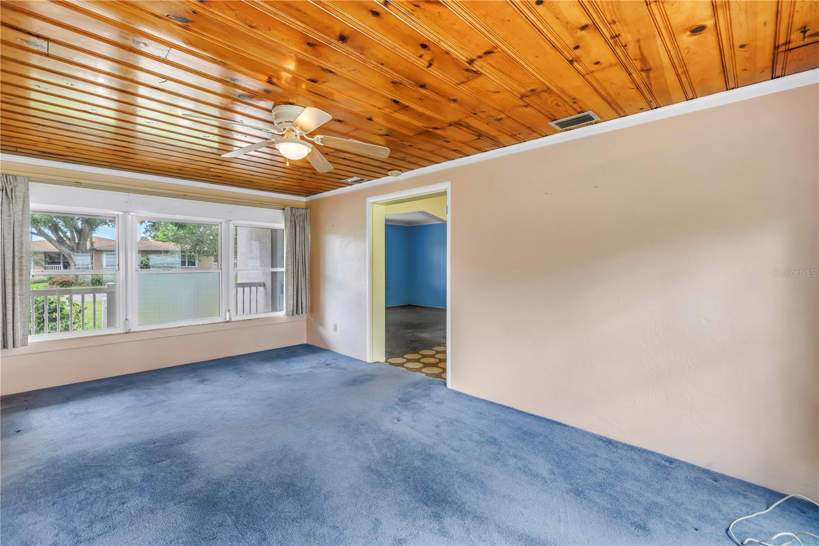 Image 15 of 37 For 2415 York Street N