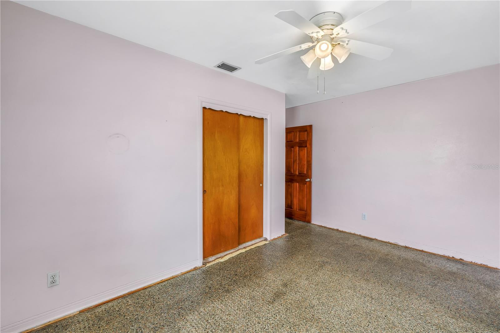 Image 20 of 37 For 2415 York Street N
