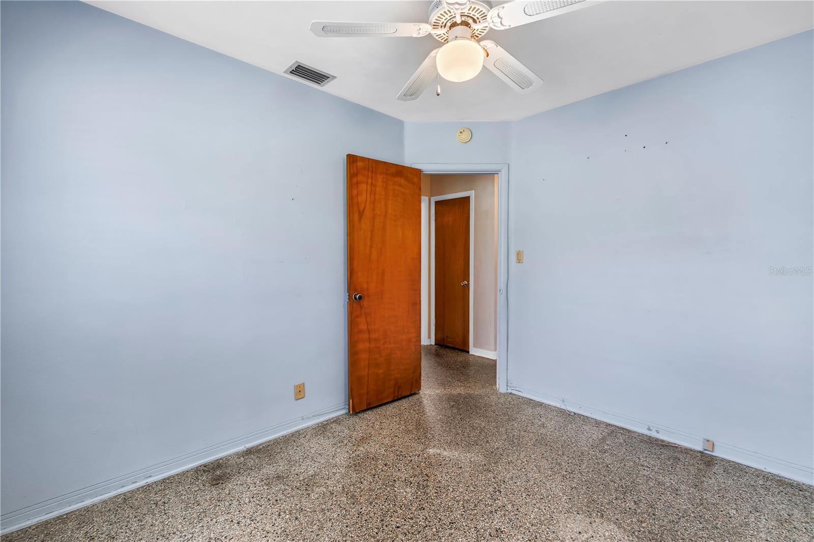 Image 22 of 37 For 2415 York Street N