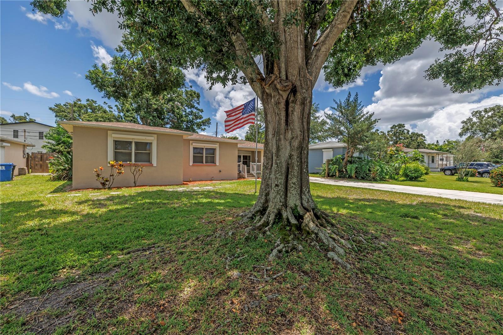Image 3 of 37 For 2415 York Street N