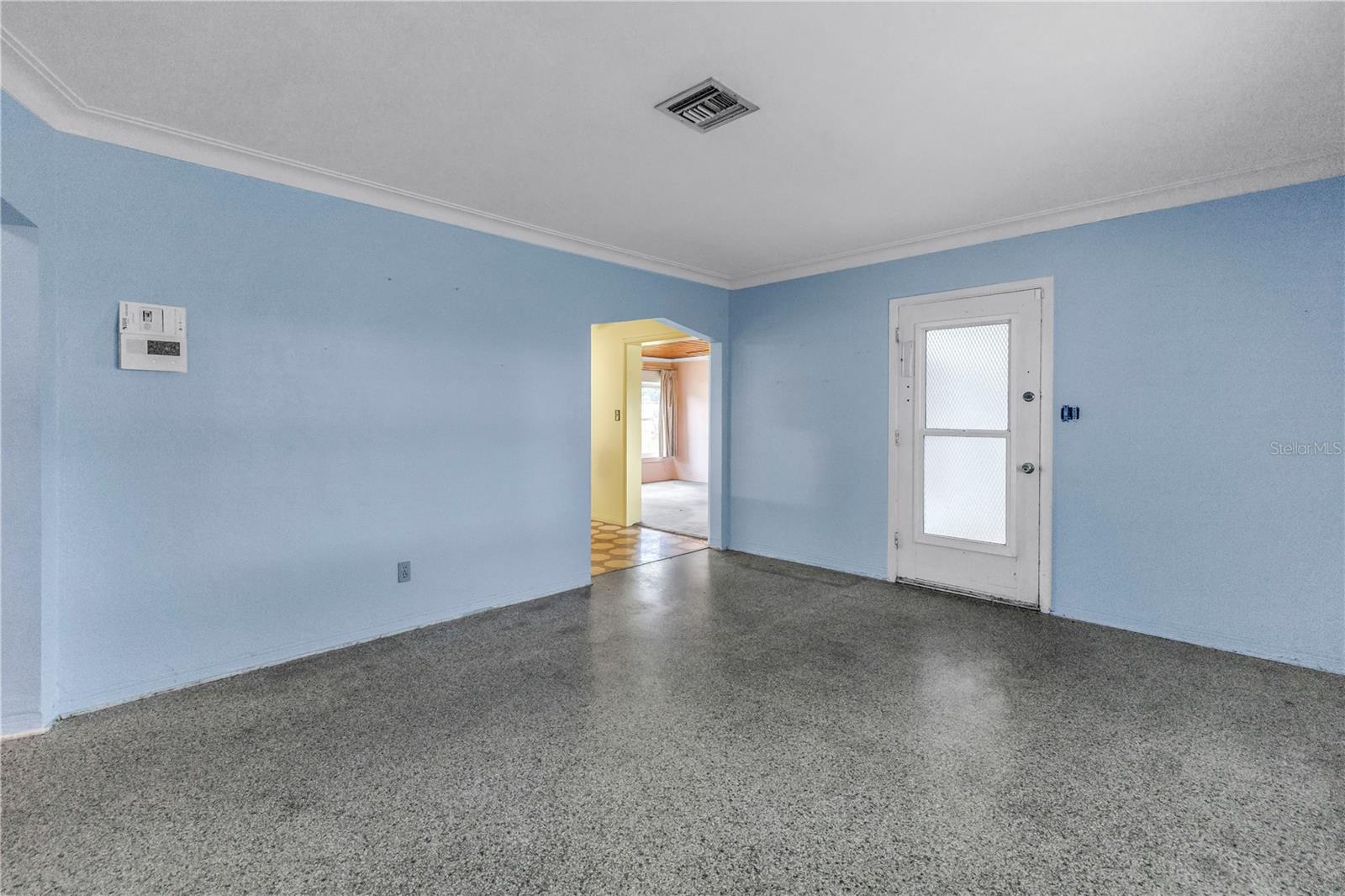 Image 9 of 37 For 2415 York Street N