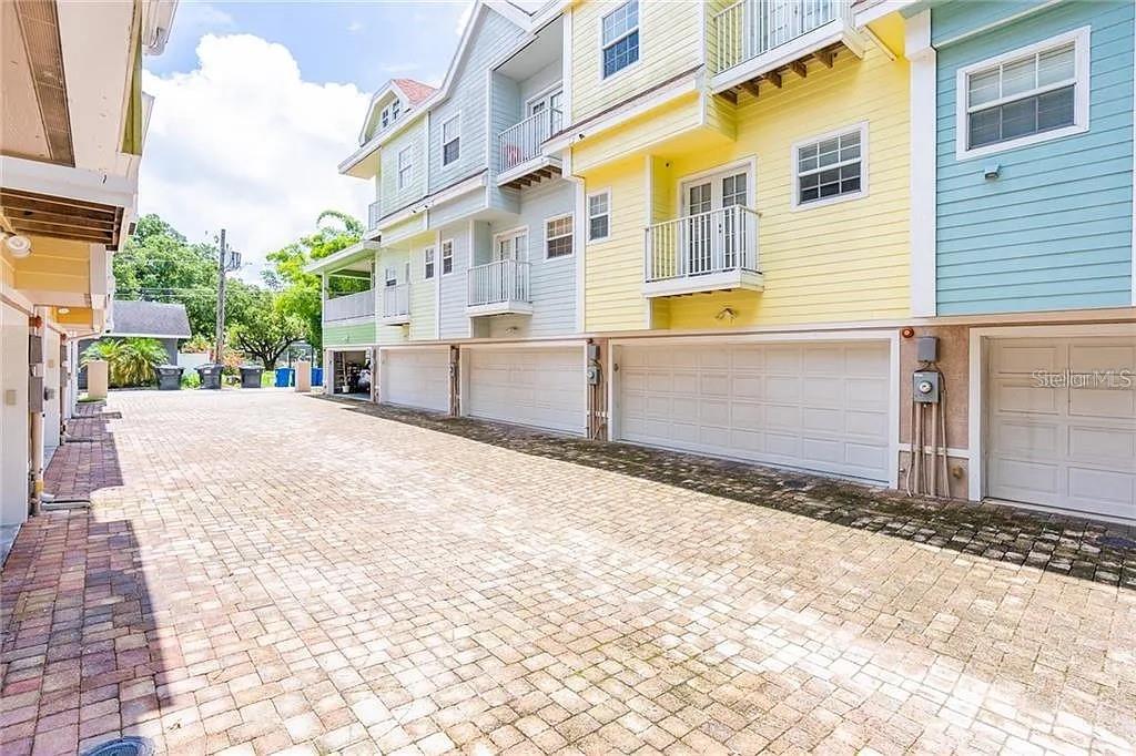 Details for 827 Grove Street N, ST PETERSBURG, FL 33701