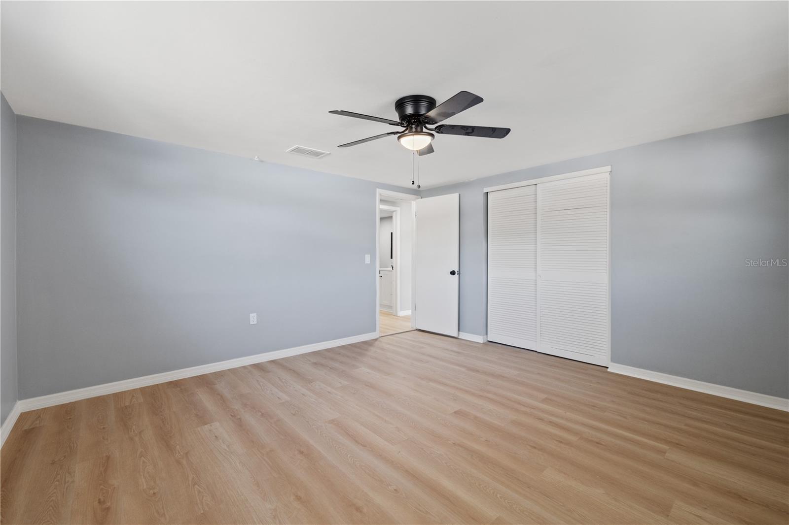 Image 20 of 30 For 4430 Shoreline Drive