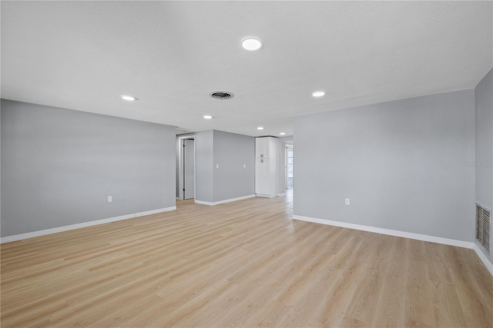 Image 8 of 30 For 4430 Shoreline Drive