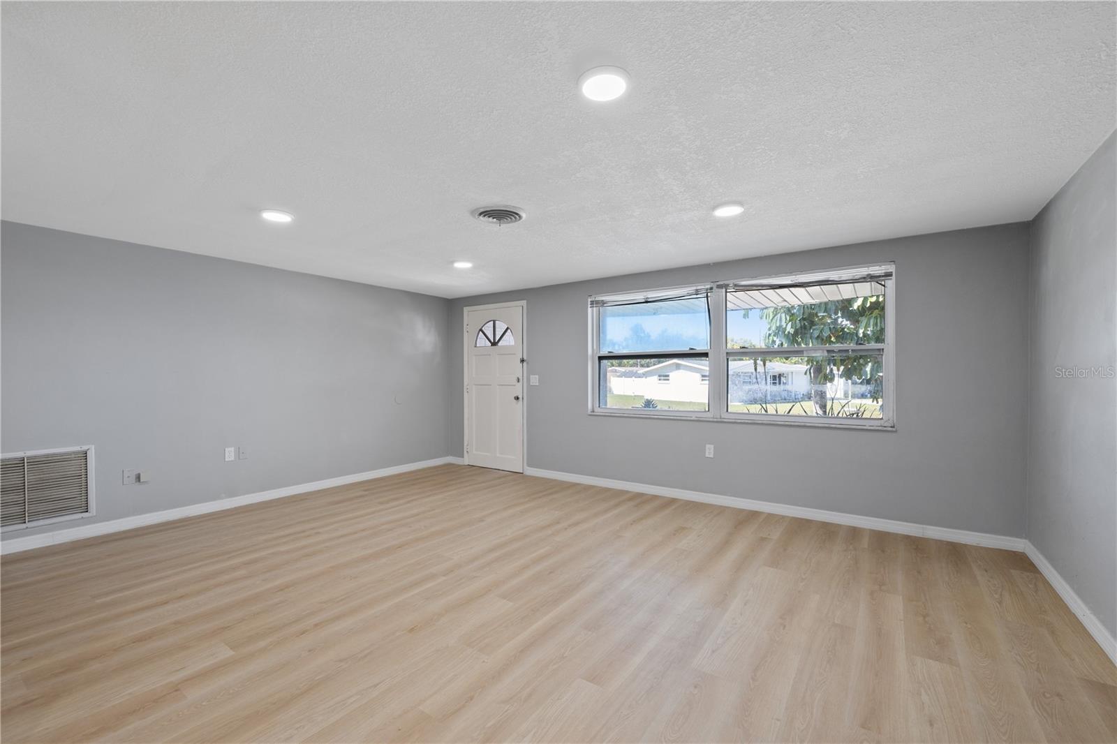 Image 9 of 30 For 4430 Shoreline Drive