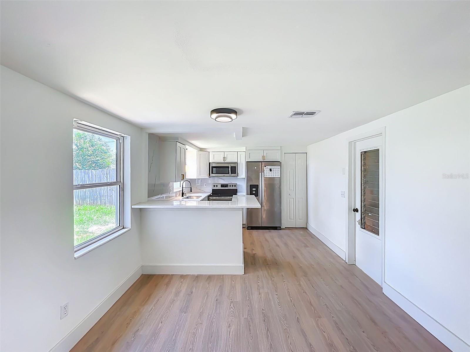 Image 12 of 45 For 2115 Erin Dr